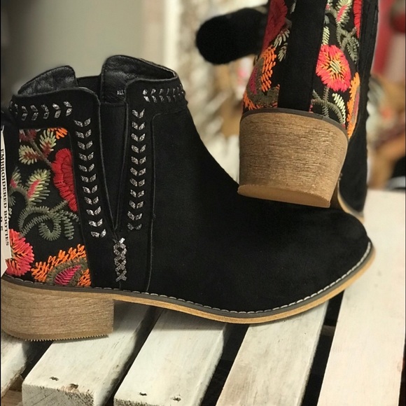 ✴️LAST ONE✴️ SIZE 7- WOMEN’S EMBROIDERED BOOTIES IN BLACK - Picture 9 of 9